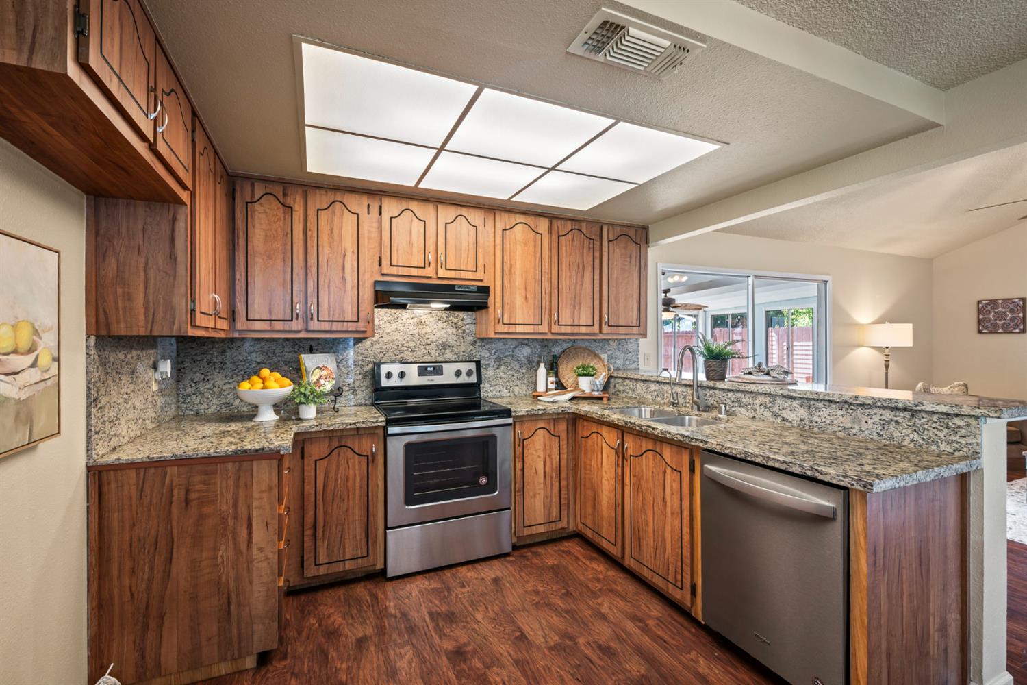 Detail Gallery Image 13 of 32 For 3331 Calico Ct, Sacramento,  CA 95826 - 3 Beds | 2 Baths