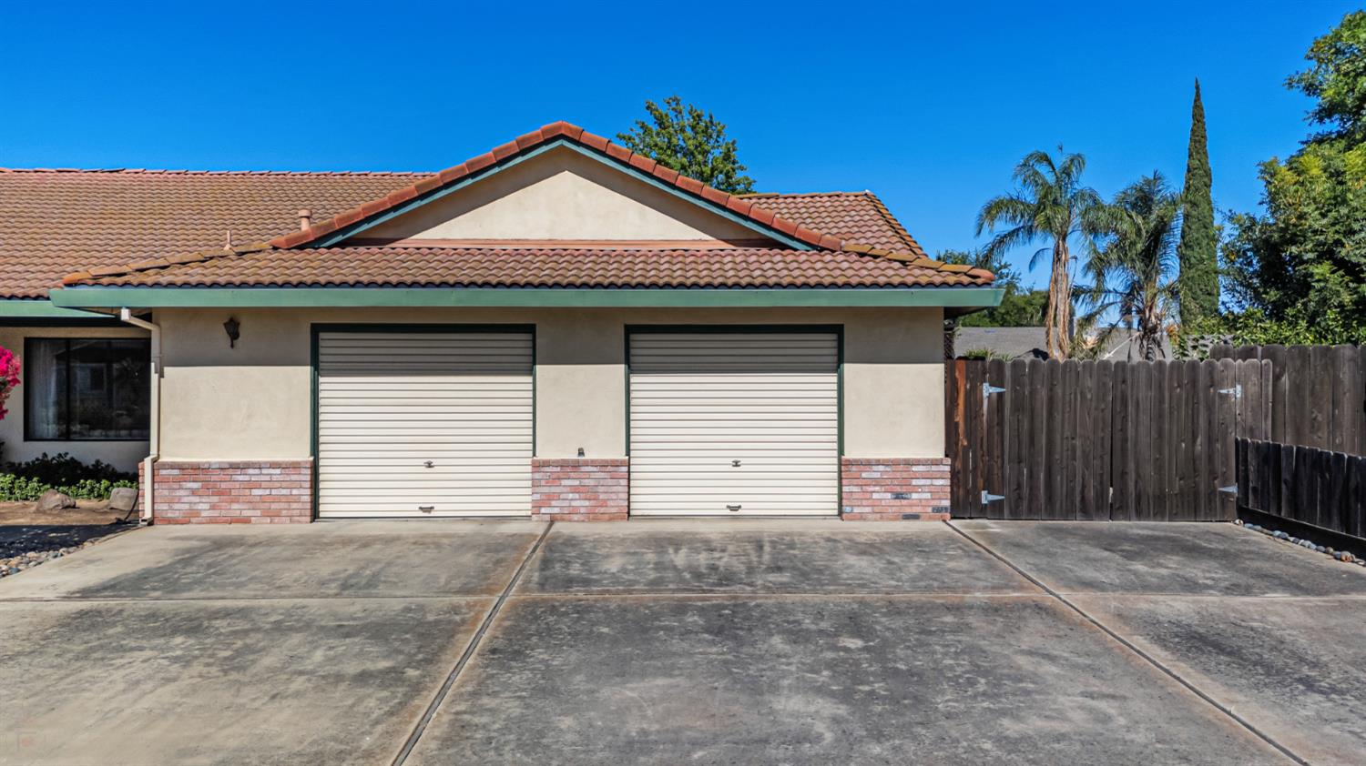 Detail Gallery Image 4 of 46 For 1009 Zinfandel Pl, Modesto,  CA 95351 - 3 Beds | 2 Baths