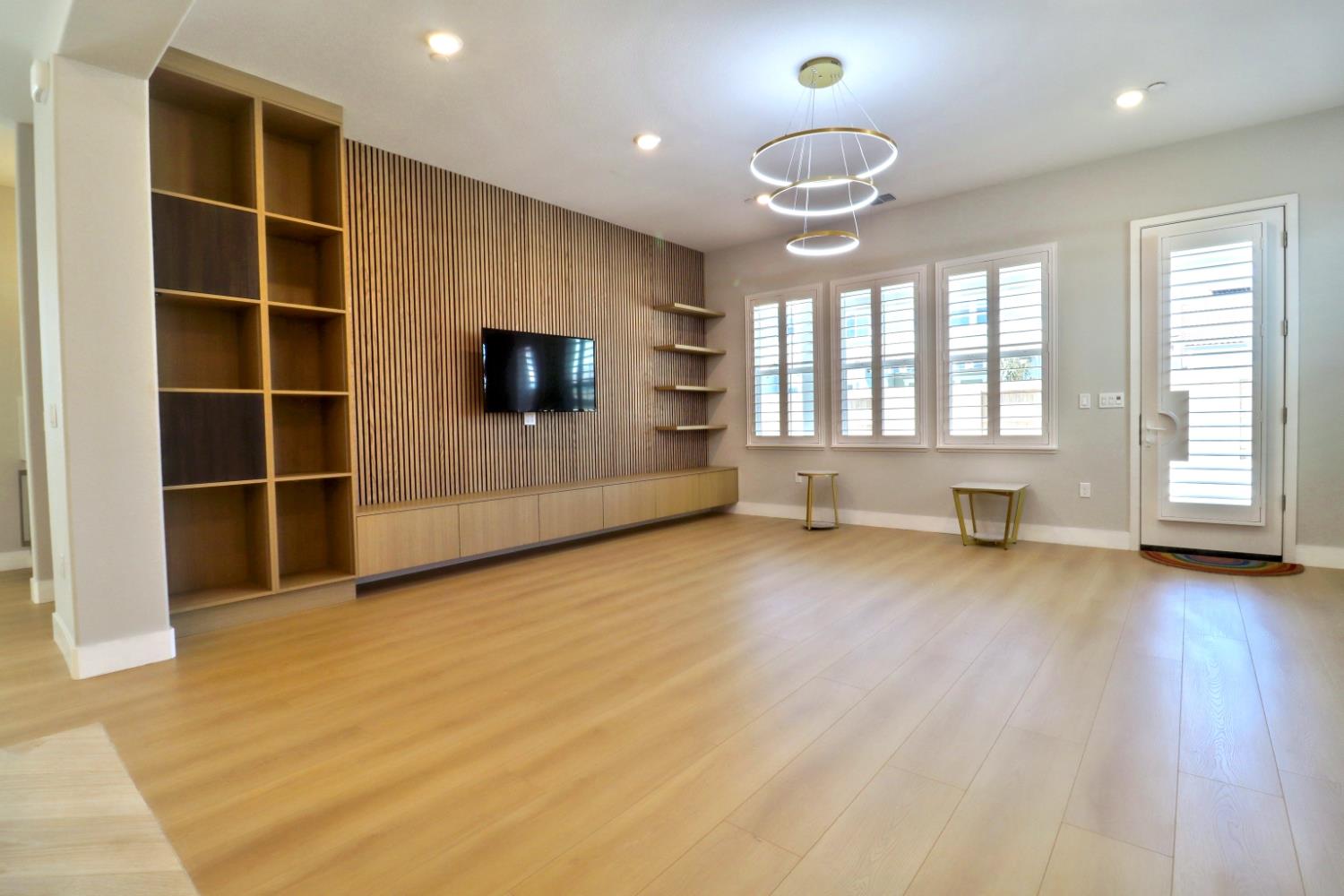 Detail Gallery Image 17 of 44 For 8594 Sona Way, Elk Grove,  CA 95757 - 6 Beds | 5/1 Baths