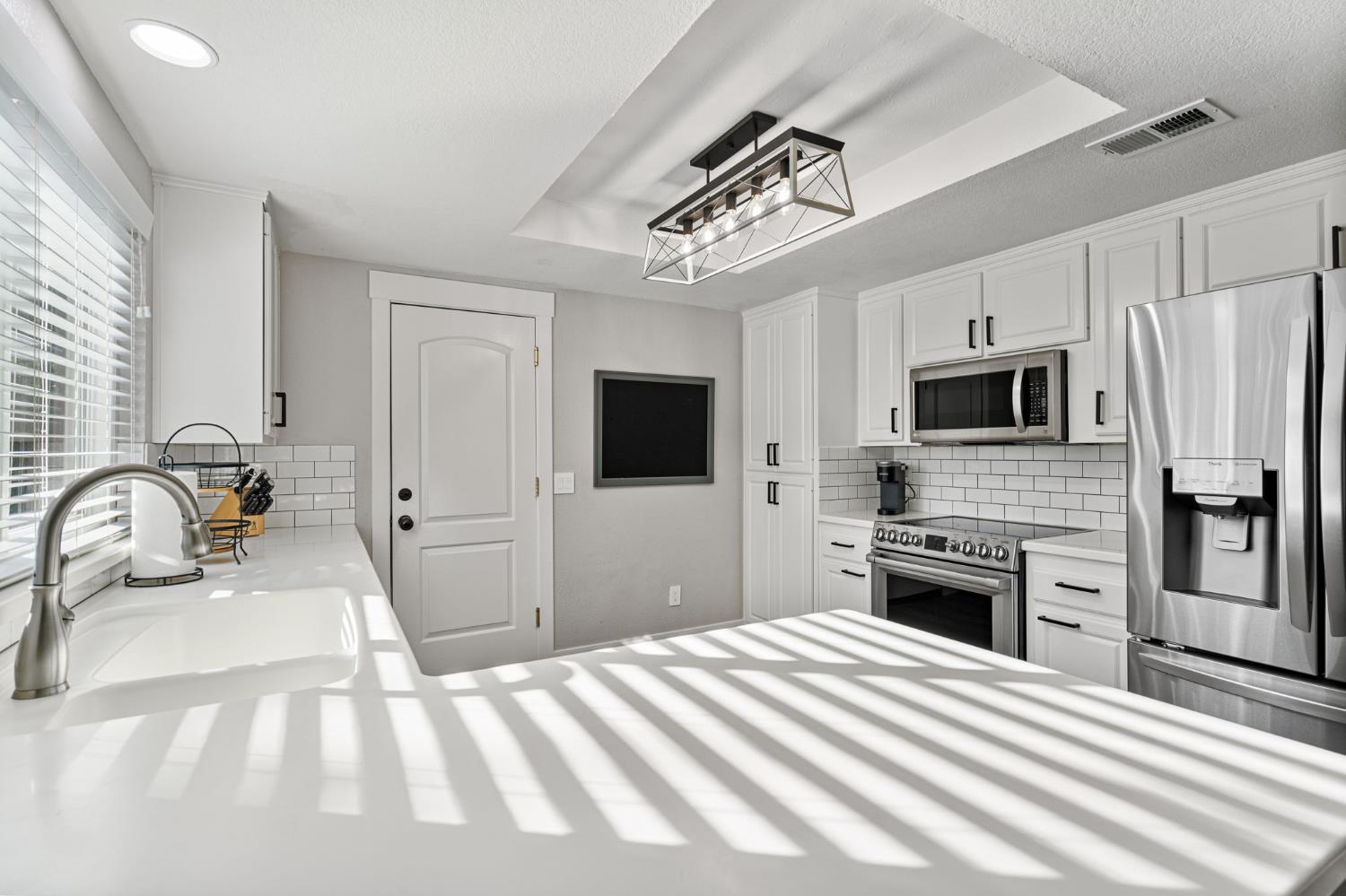 Detail Gallery Image 7 of 29 For 3960 Rustic Rd, Cameron Park,  CA 95682 - 3 Beds | 2 Baths