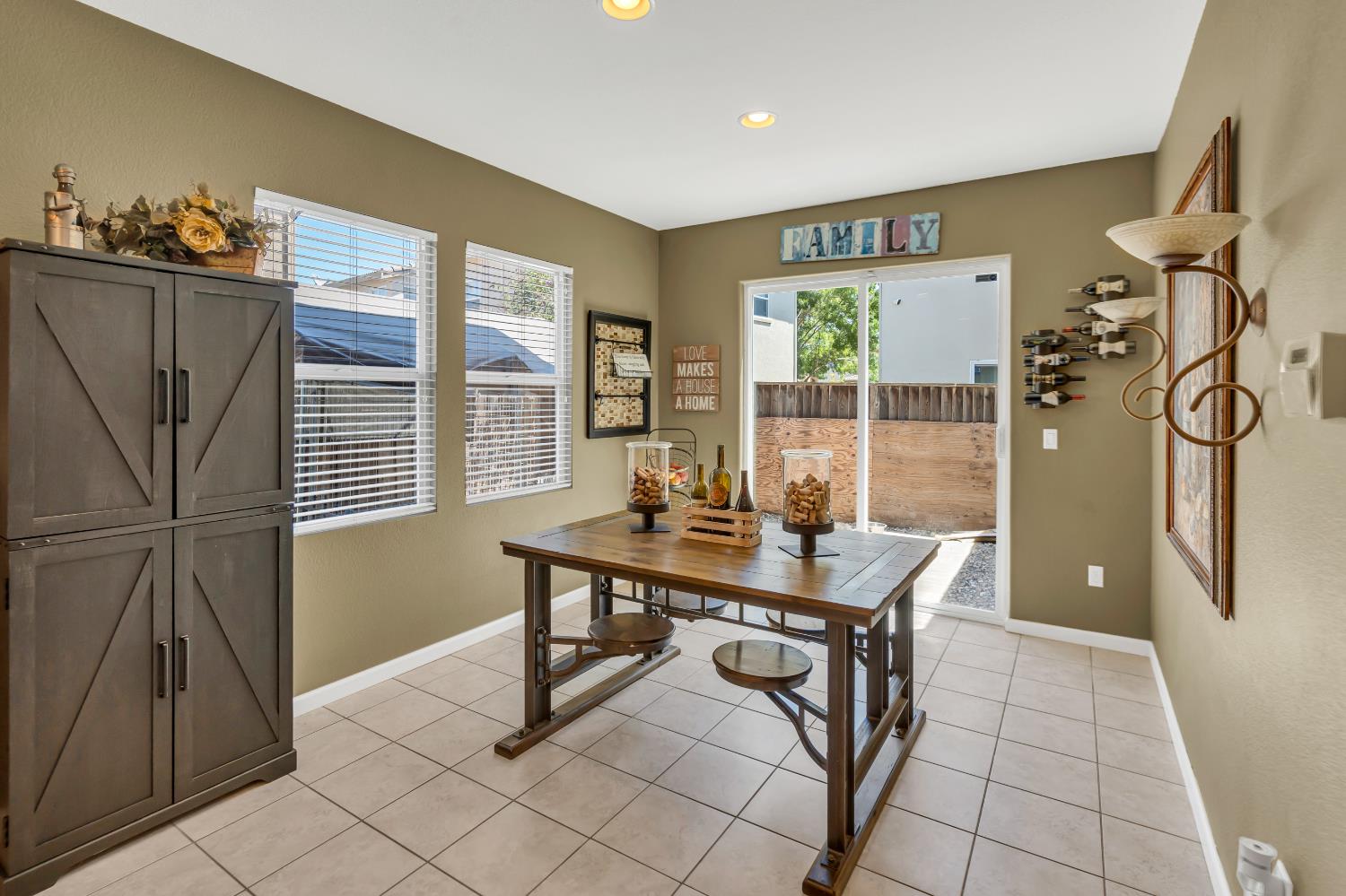 Detail Gallery Image 17 of 53 For 3962 Martis St, West Sacramento,  CA 95691 - 4 Beds | 2/1 Baths