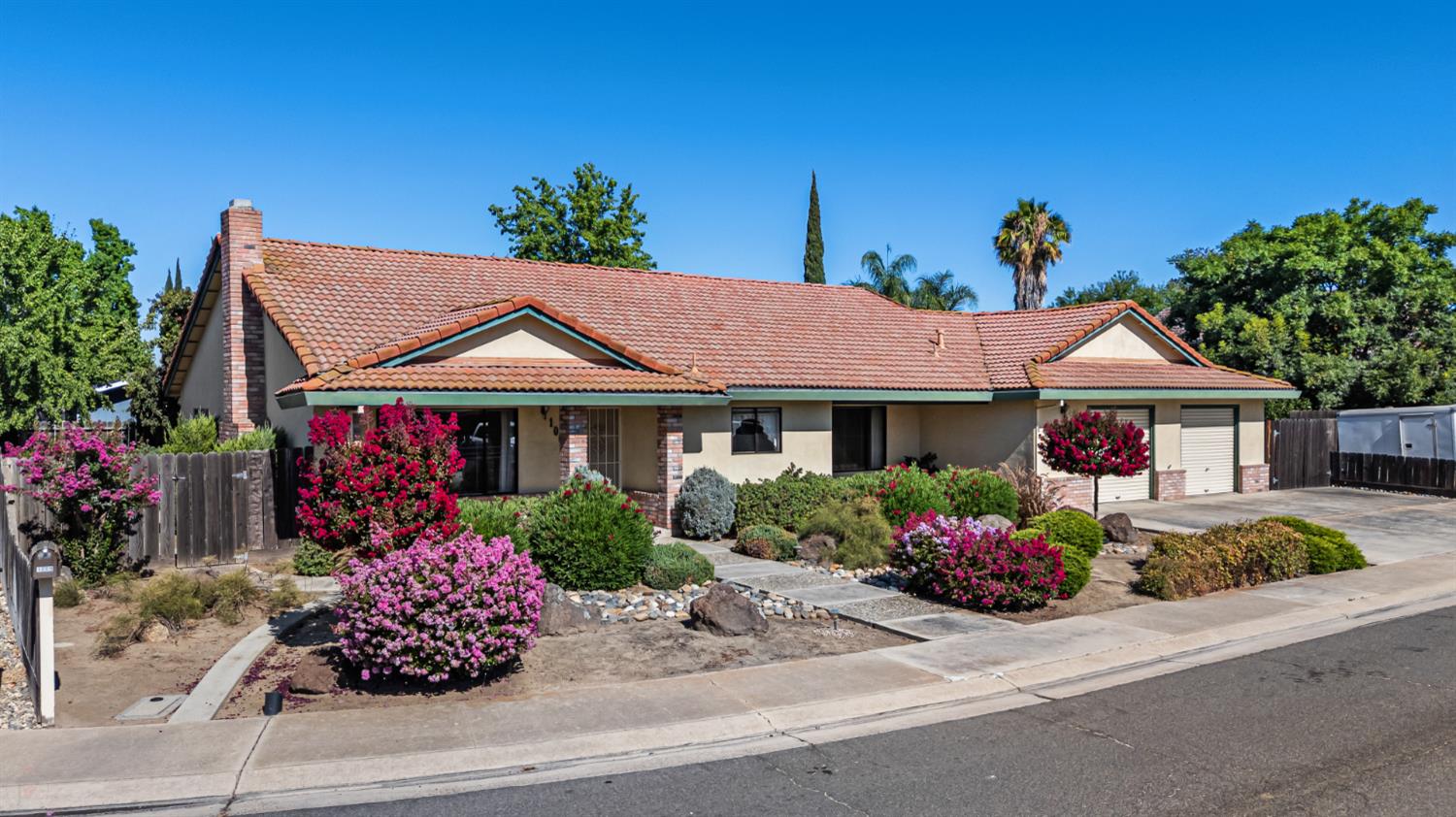 Detail Gallery Image 2 of 46 For 1009 Zinfandel Pl, Modesto,  CA 95351 - 3 Beds | 2 Baths