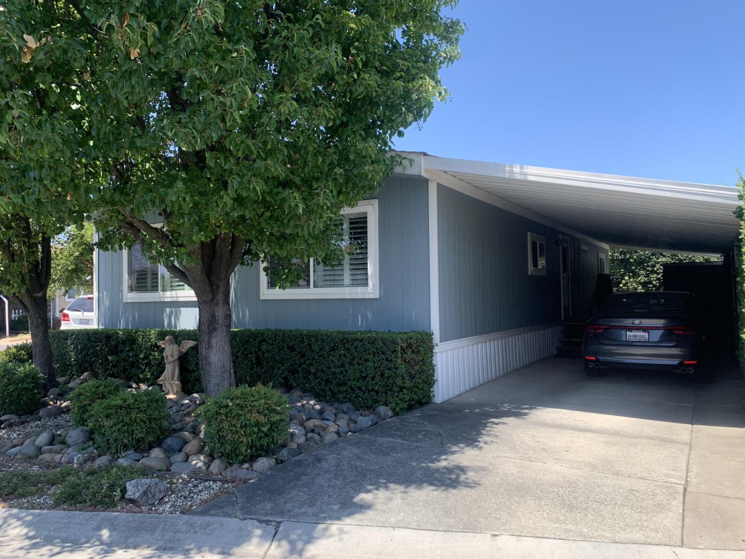 Detail Gallery Image 2 of 54 For 4901 Gardendell Rd, Sacramento,  CA 95834 - 2 Beds | 2 Baths