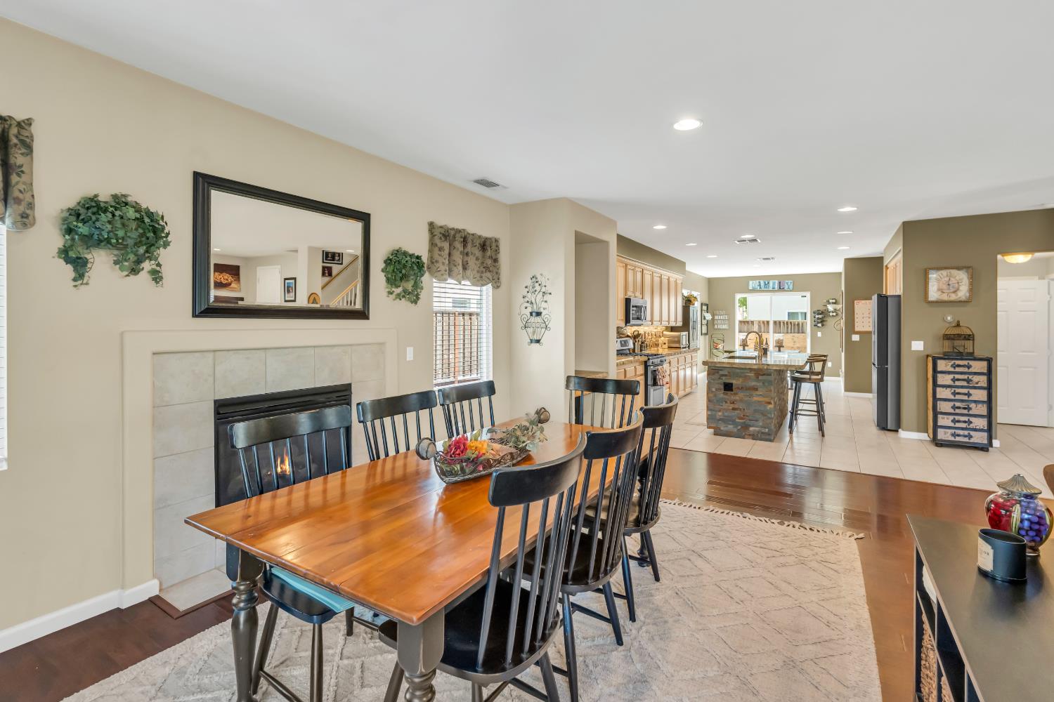 Detail Gallery Image 10 of 53 For 3962 Martis St, West Sacramento,  CA 95691 - 4 Beds | 2/1 Baths