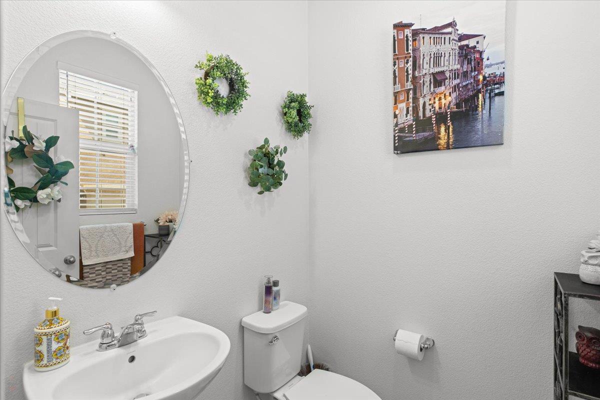 Detail Gallery Image 9 of 38 For 5753 Cornerstone Dr, Riverbank,  CA 95367 - 3 Beds | 2/1 Baths