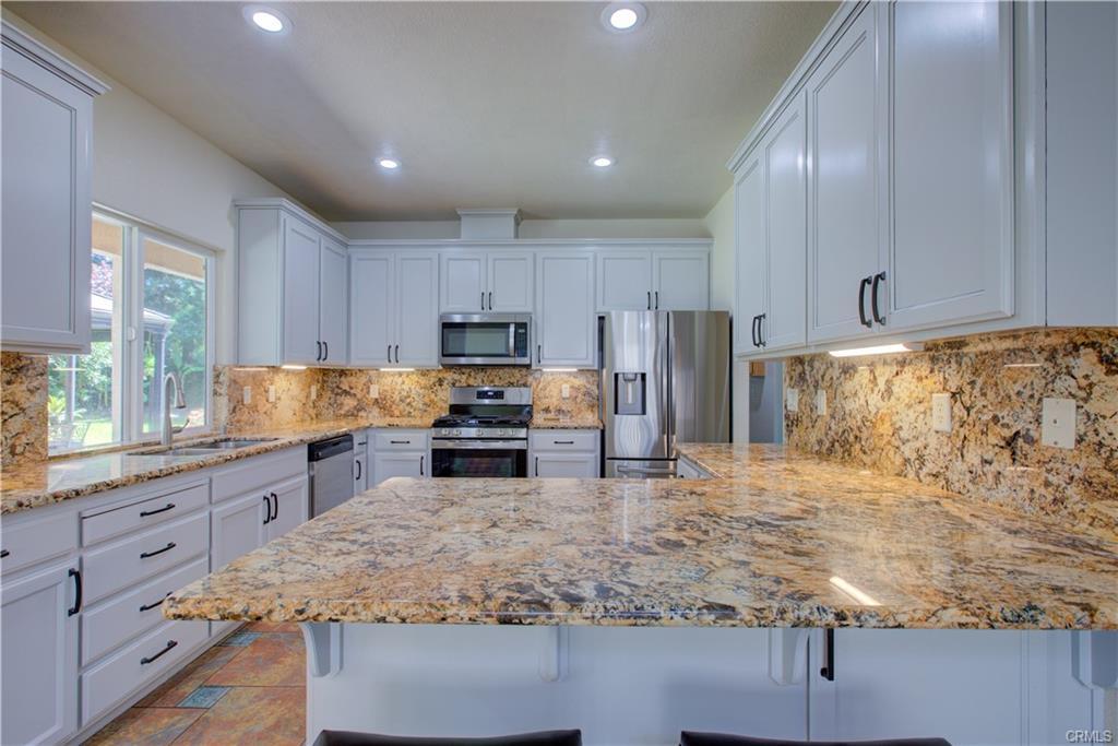 Detail Gallery Image 15 of 54 For 1443 Favier Dr, Merced,  CA 95340 - 5 Beds | 2/1 Baths