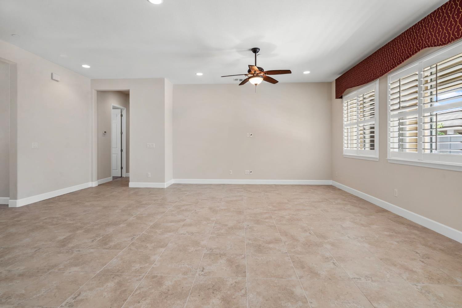 Detail Gallery Image 13 of 55 For 1264 Elm Ridge St, Manteca,  CA 95336 - 3 Beds | 2/1 Baths