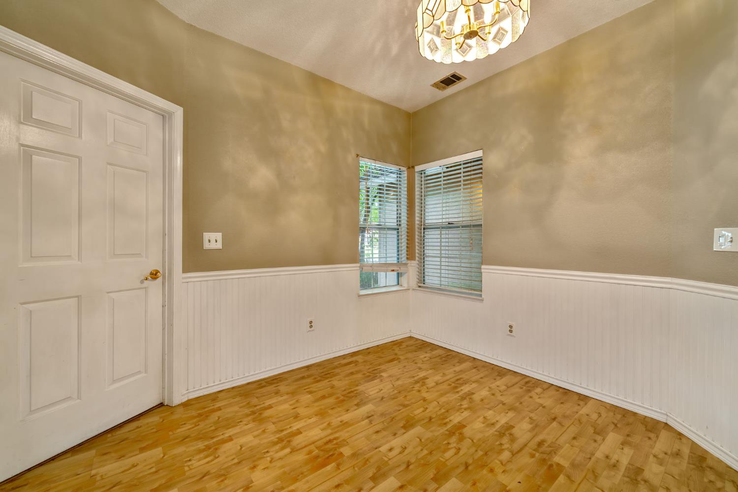 Detail Gallery Image 12 of 36 For 6736 Folkstone Way, Elk Grove,  CA 95758 - 4 Beds | 3 Baths