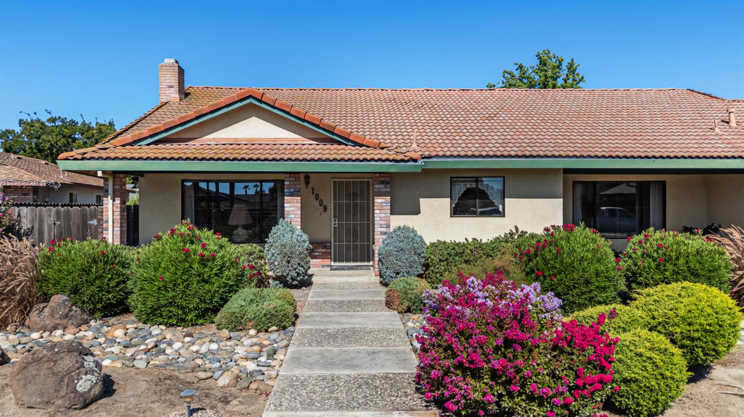 Detail Gallery Image 5 of 46 For 1009 Zinfandel Pl, Modesto,  CA 95351 - 3 Beds | 2 Baths