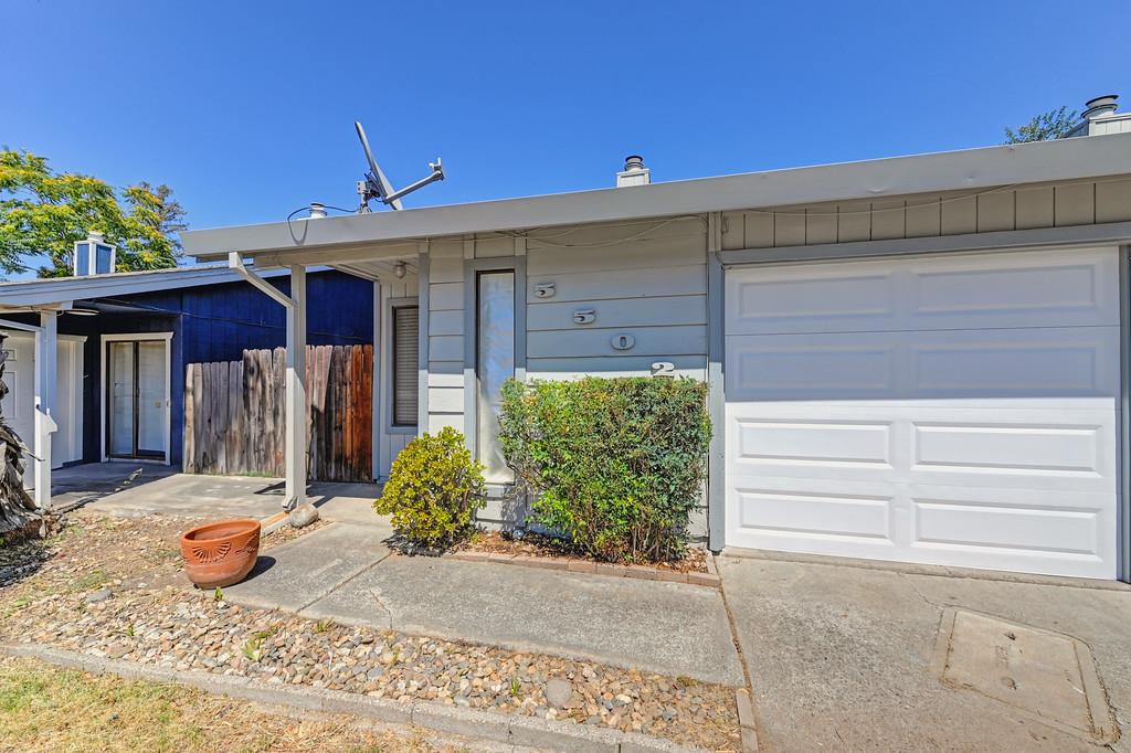 Detail Gallery Image 2 of 40 For 5500 E Knoll Dr, Fair Oaks,  CA 95628 - – Beds | – Baths
