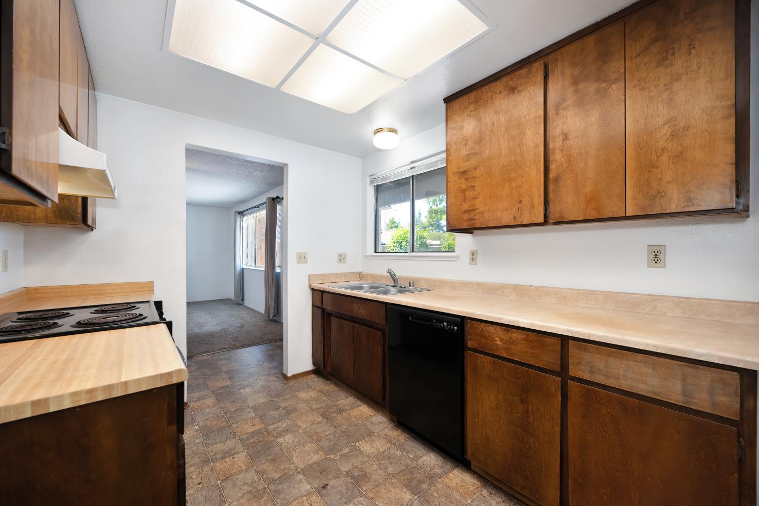 Detail Gallery Image 11 of 41 For 104 Briarcliff Ct, Folsom,  CA 95630 - 3 Beds | 2 Baths