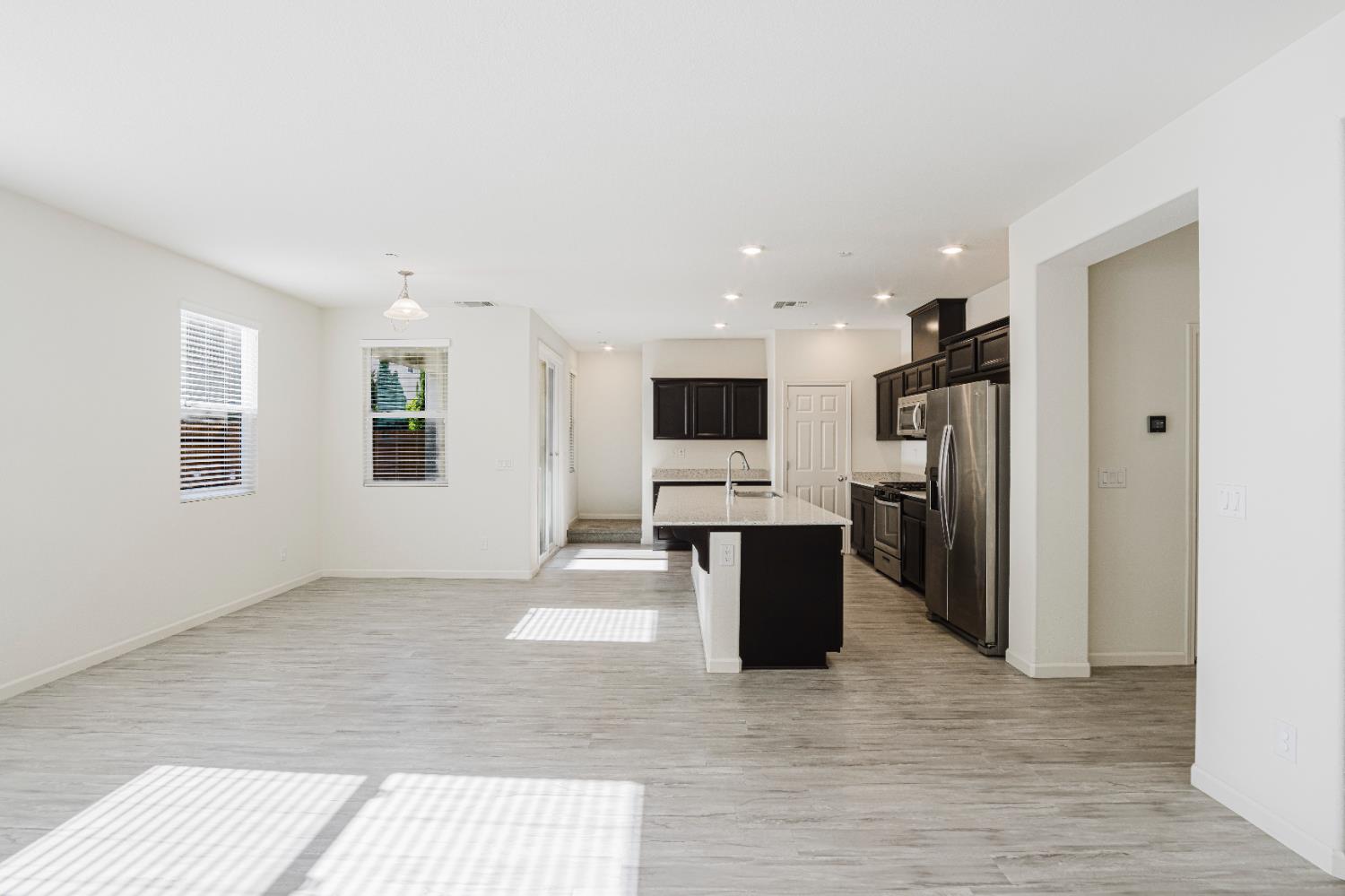 Detail Gallery Image 15 of 53 For 5231 Morning Bird Way, Sacramento,  CA 95835 - 5 Beds | 3 Baths