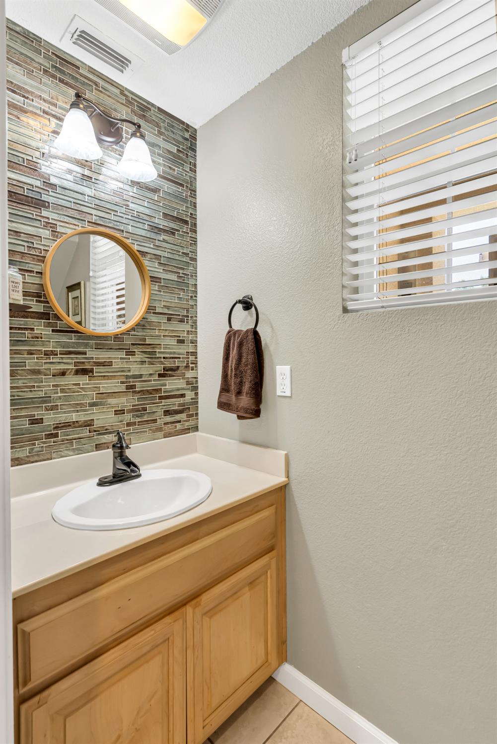 Detail Gallery Image 19 of 53 For 3962 Martis St, West Sacramento,  CA 95691 - 4 Beds | 2/1 Baths