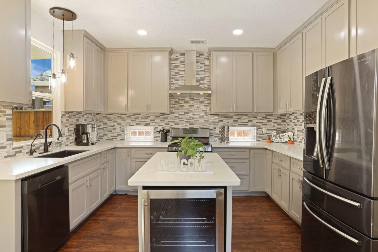 Detail Gallery Image 8 of 16 For 1262 Syracuse Ln, Manteca,  CA 95336 - 4 Beds | 2/1 Baths