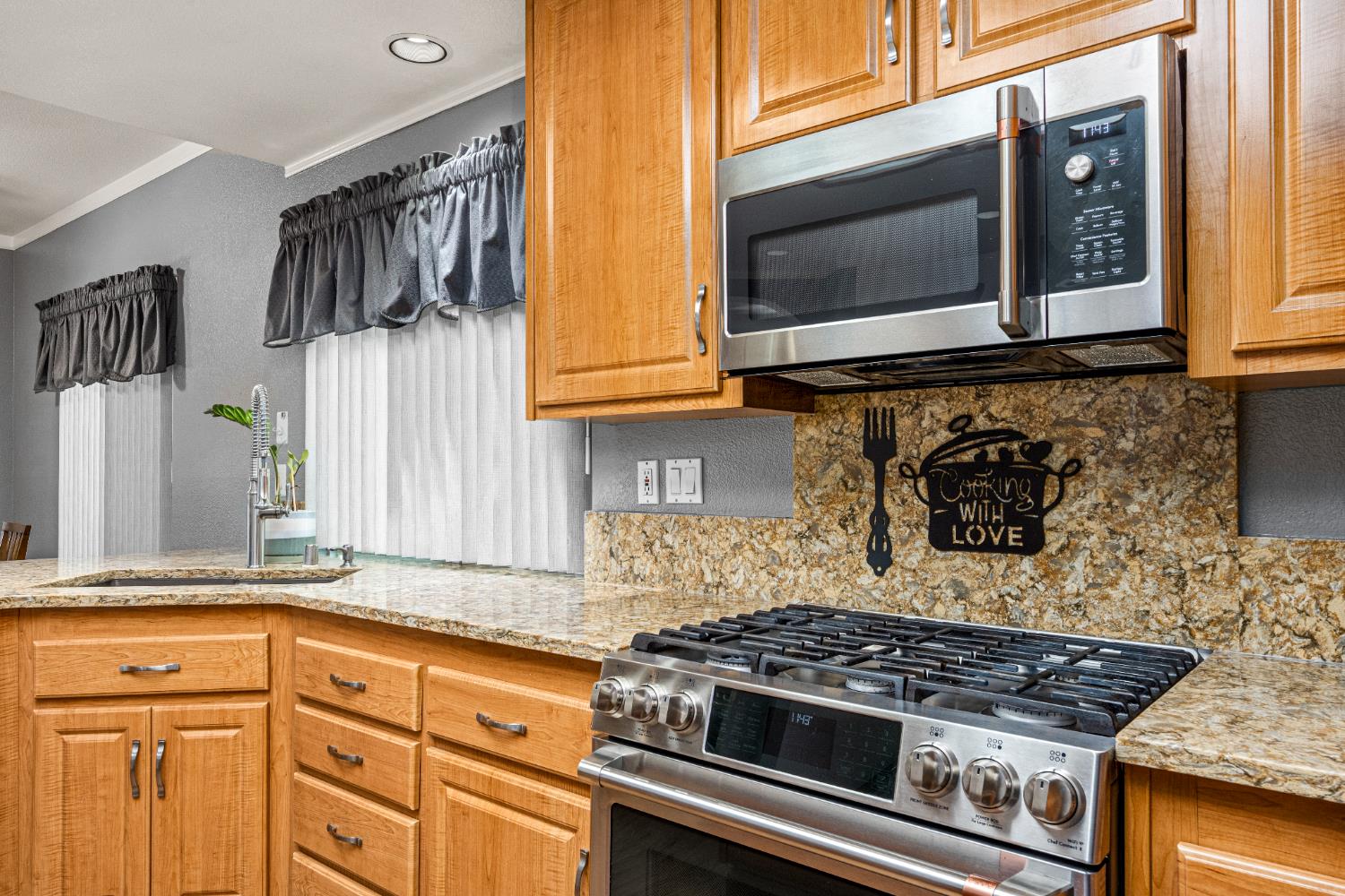 Detail Gallery Image 21 of 57 For 5100 Homeland Ct, Antelope,  CA 95843 - 6 Beds | 3 Baths