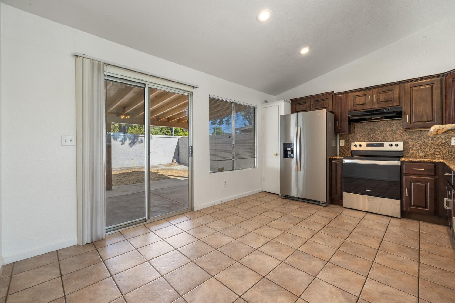 Detail Gallery Image 9 of 33 For 633 Waddell Way, Modesto,  CA 95357 - 3 Beds | 2 Baths