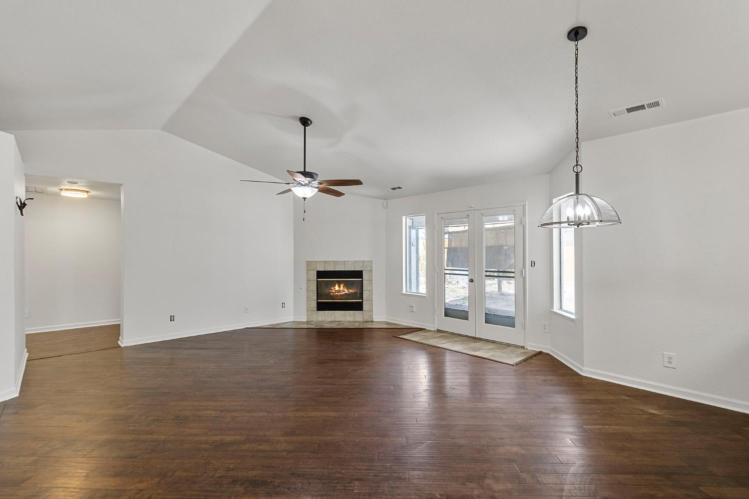 Detail Gallery Image 3 of 25 For 1517 Hackett Road, Ceres,  CA 95307 - 3 Beds | 2 Baths
