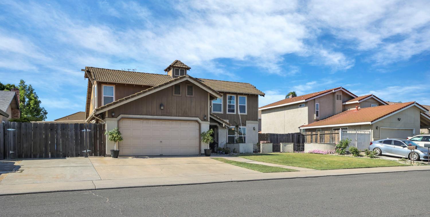 Detail Gallery Image 5 of 47 For 2300 Senimi Cir, Ceres,  CA 95307 - 4 Beds | 3 Baths