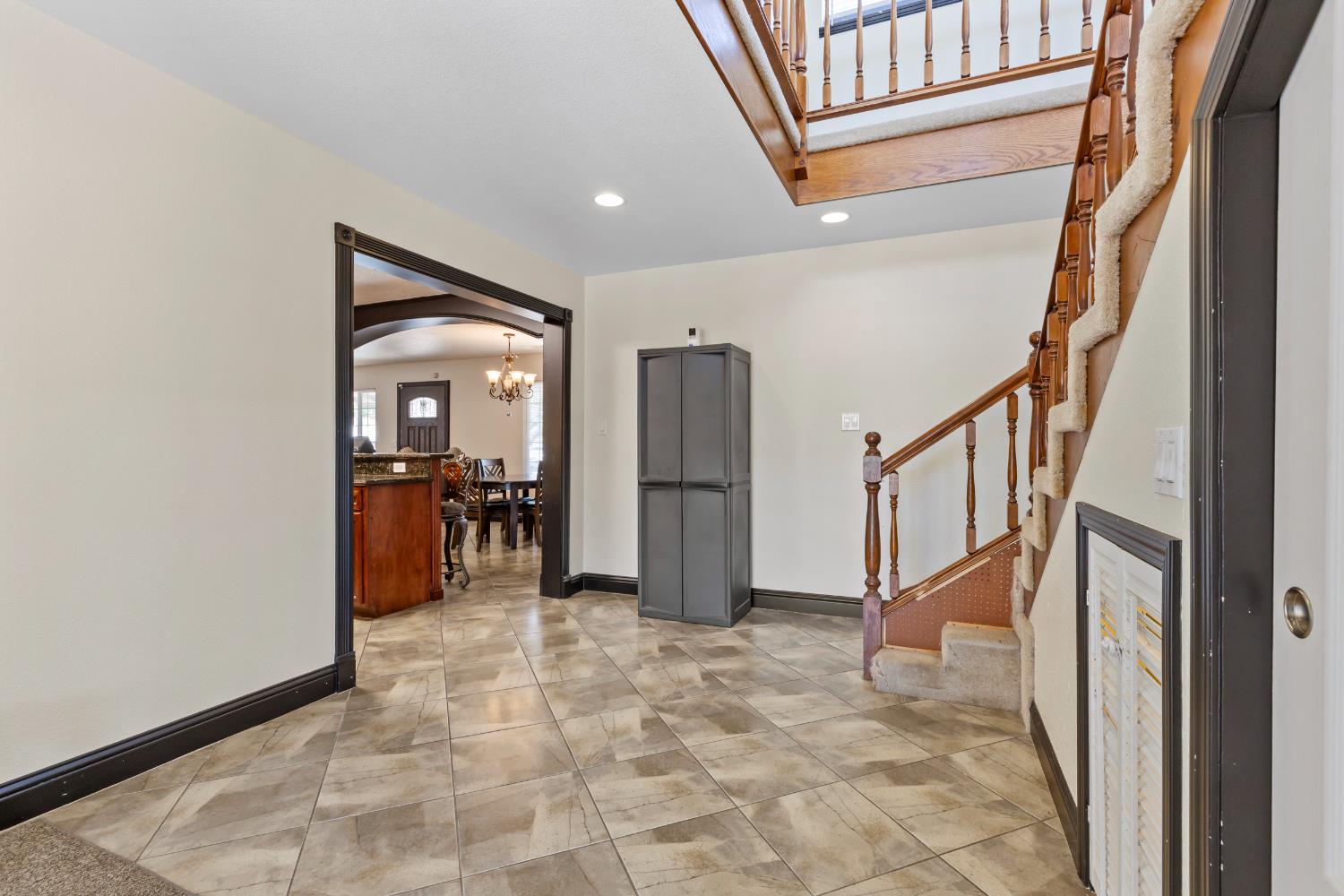 Detail Gallery Image 14 of 36 For 1846 Waring Way, Modesto,  CA 95350 - 5 Beds | 3 Baths