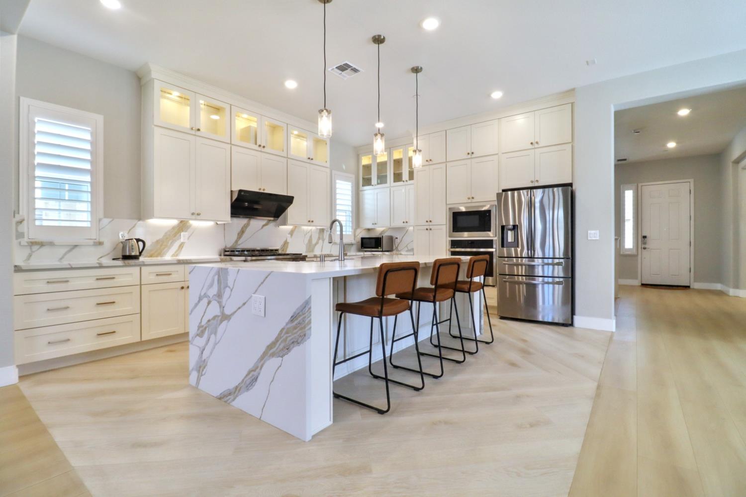 Detail Gallery Image 12 of 44 For 8594 Sona Way, Elk Grove,  CA 95757 - 6 Beds | 5/1 Baths