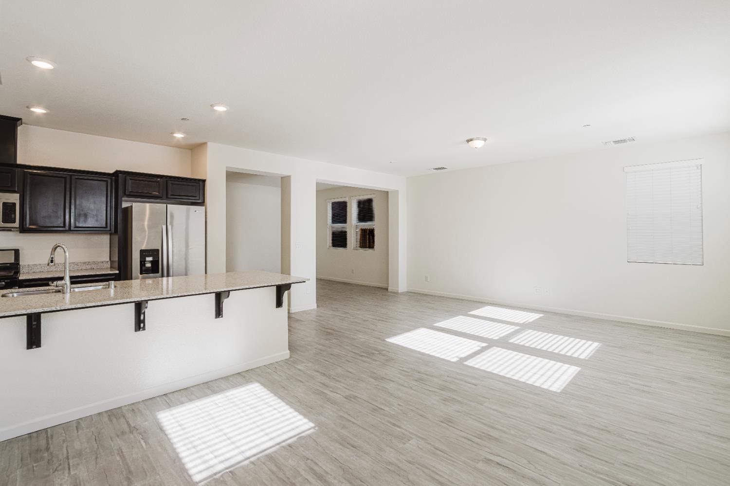 Detail Gallery Image 16 of 53 For 5231 Morning Bird Way, Sacramento,  CA 95835 - 5 Beds | 3 Baths