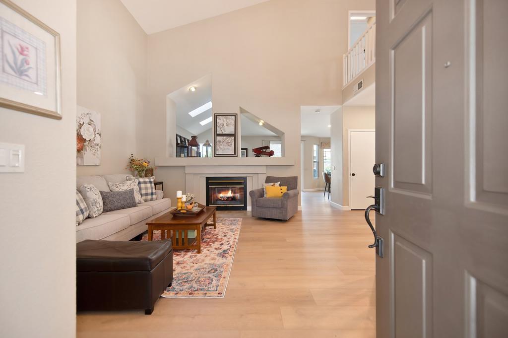 Detail Gallery Image 4 of 31 For 4530 Winter Oak Way, Antelope,  CA 95843 - 3 Beds | 2/1 Baths