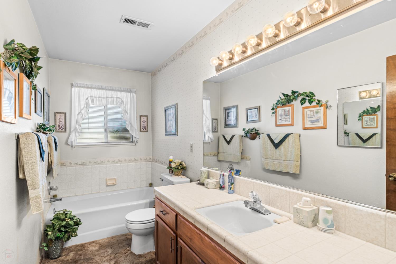 Detail Gallery Image 28 of 46 For 1009 Zinfandel Pl, Modesto,  CA 95351 - 3 Beds | 2 Baths