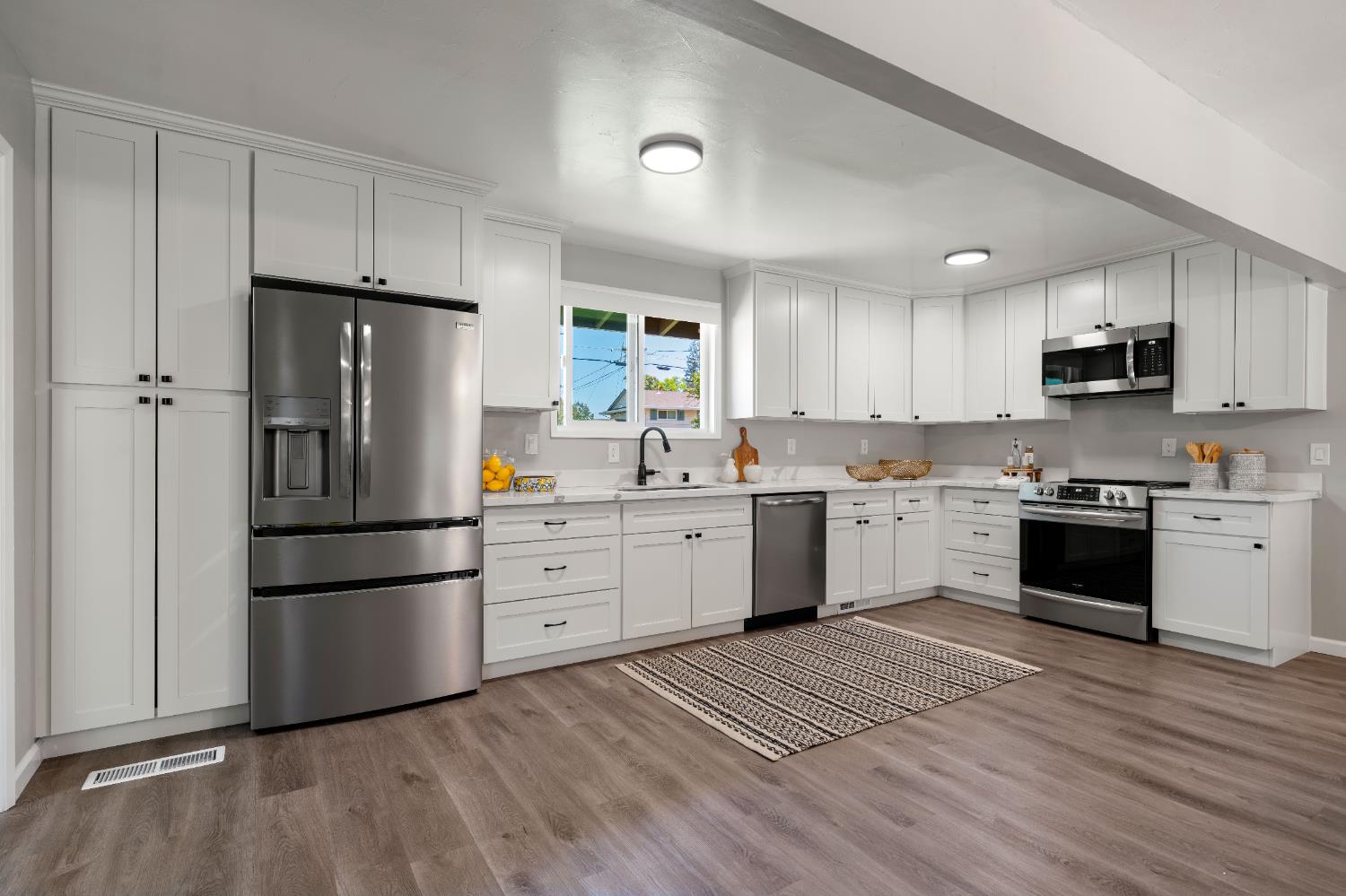 Detail Gallery Image 10 of 49 For 9100 La Serena Dr, Fair Oaks,  CA 95628 - 3 Beds | 2 Baths