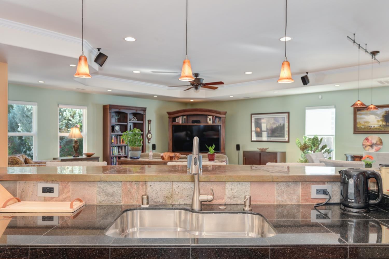 Detail Gallery Image 14 of 42 For 2421 Huckleberry Ln, Valley Springs,  CA 95252 - 3 Beds | 2 Baths