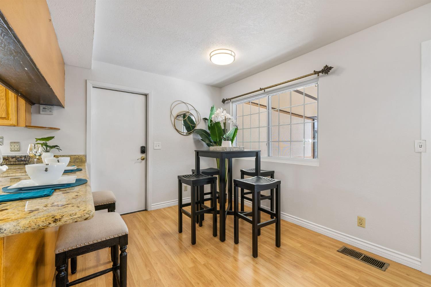 Detail Gallery Image 11 of 68 For 9480 Twin Lakes Ave, Orangevale,  CA 95662 - 3 Beds | 2 Baths