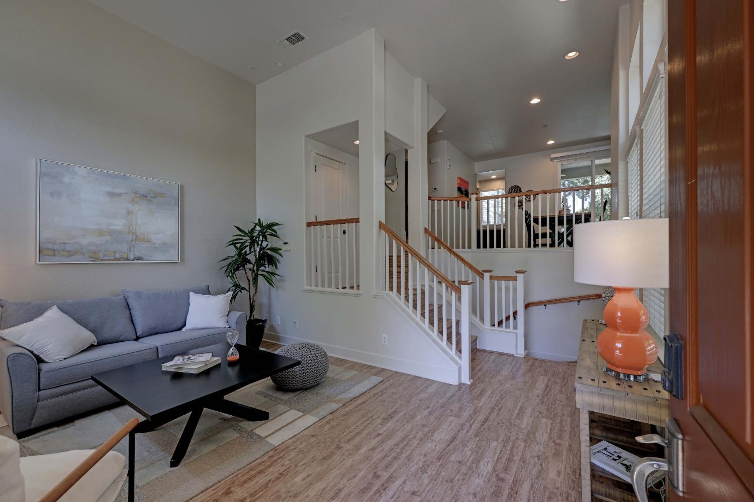 Detail Gallery Image 10 of 49 For 400 17th St #40,  Sacramento,  CA 95811 - 2 Beds | 2/1 Baths