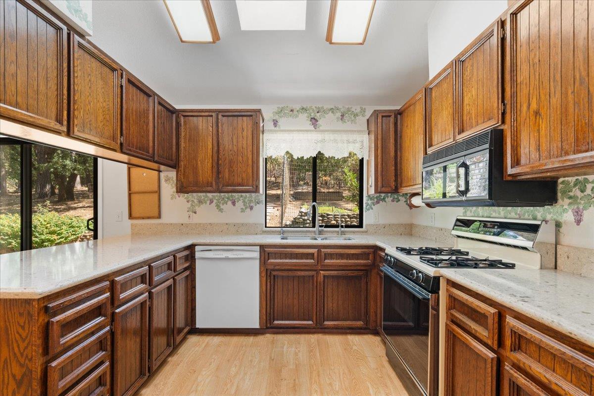 Detail Gallery Image 8 of 33 For 20780 Natures Way, Colfax,  CA 95713 - 3 Beds | 2 Baths