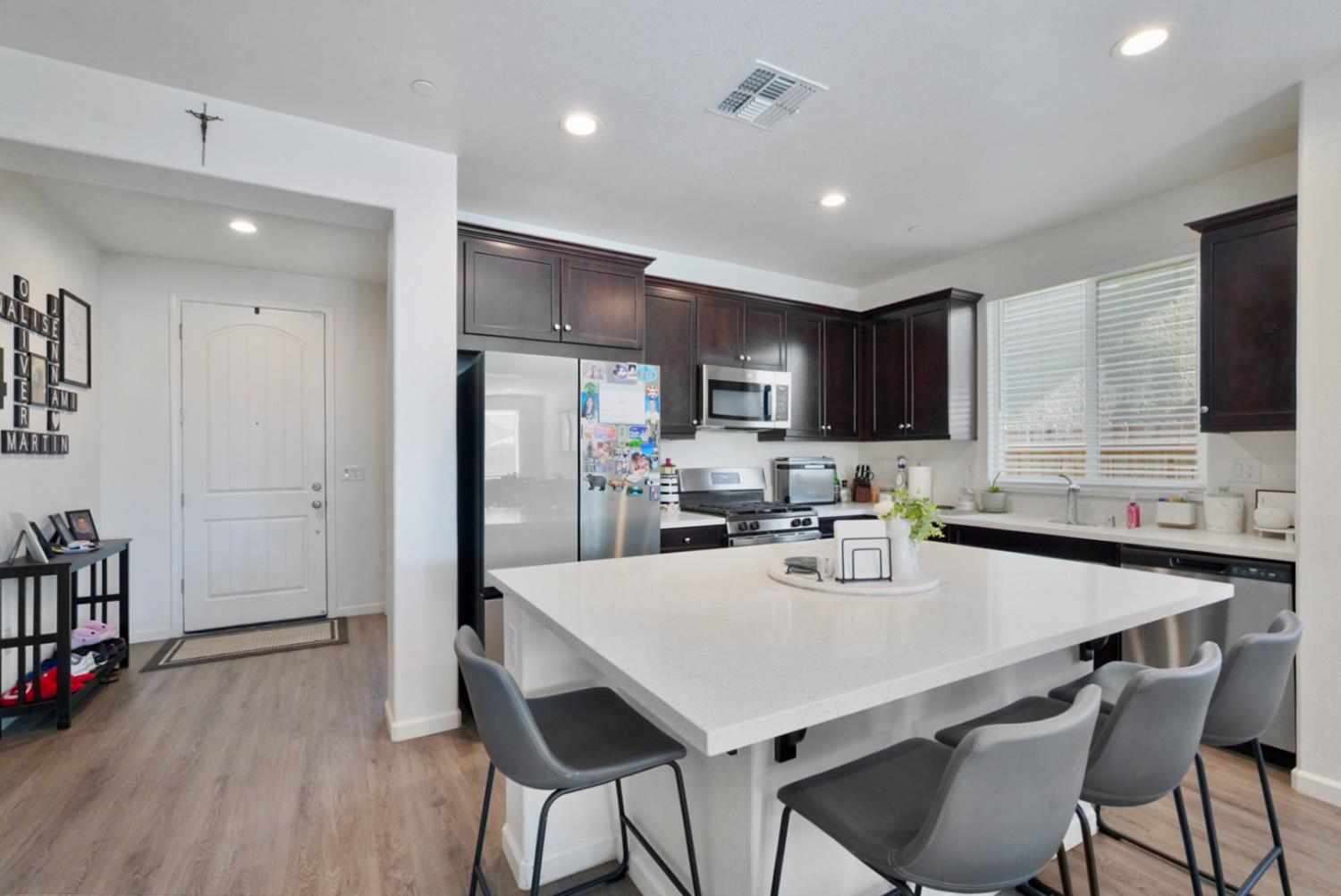 Detail Gallery Image 10 of 33 For 453 Daffodil Dr, Merced,  CA 95341 - 3 Beds | 2 Baths
