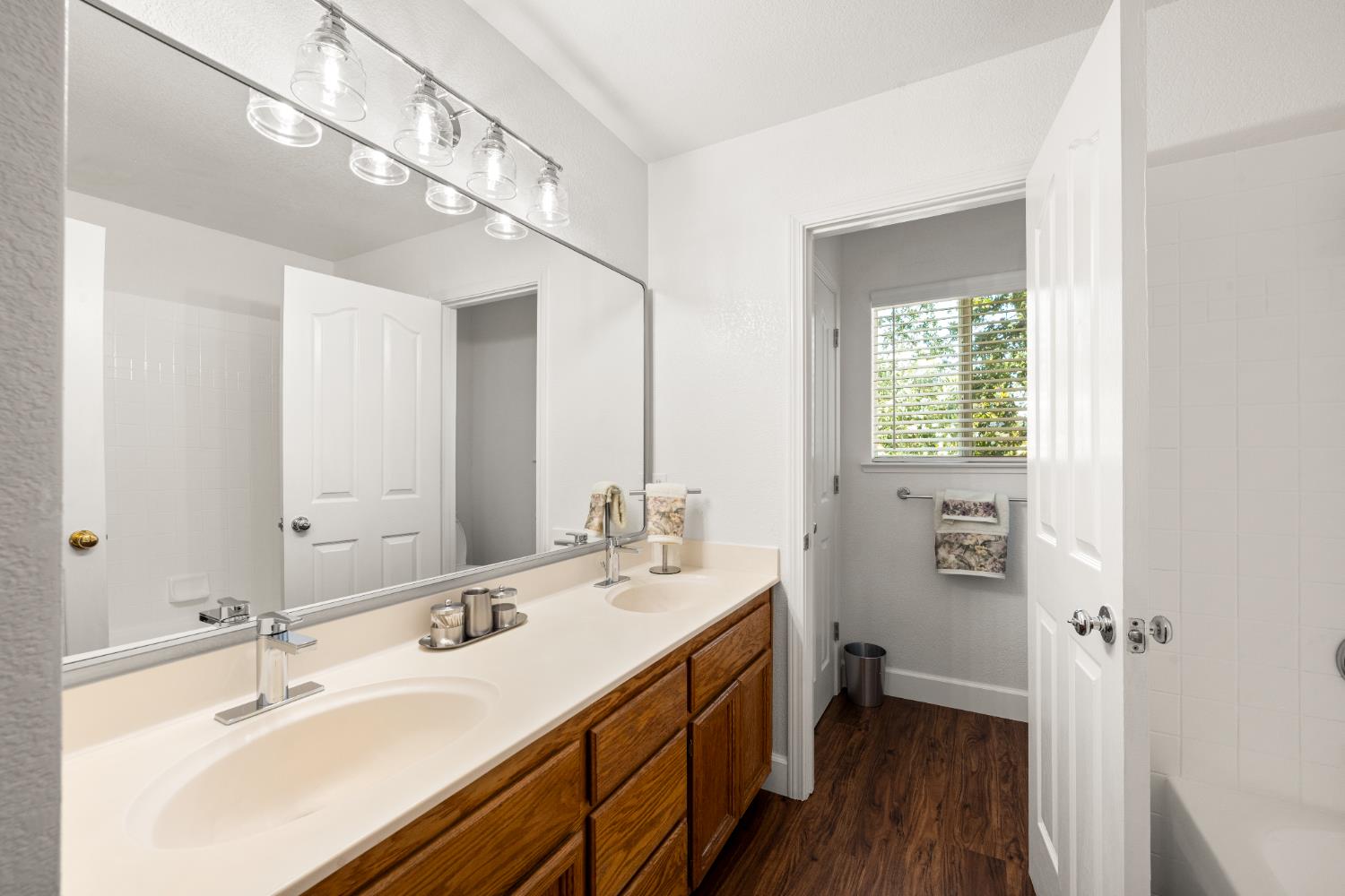 Detail Gallery Image 29 of 57 For 5100 Homeland Ct, Antelope,  CA 95843 - 6 Beds | 3 Baths