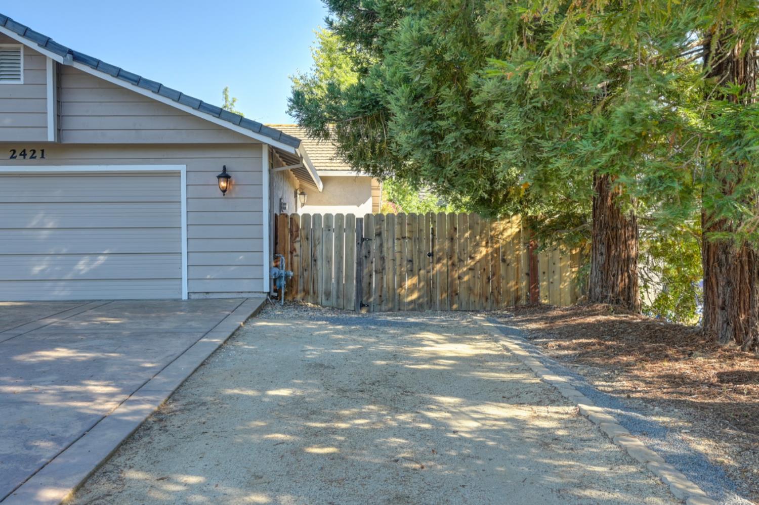 Detail Gallery Image 3 of 42 For 2421 Huckleberry Ln, Valley Springs,  CA 95252 - 3 Beds | 2 Baths