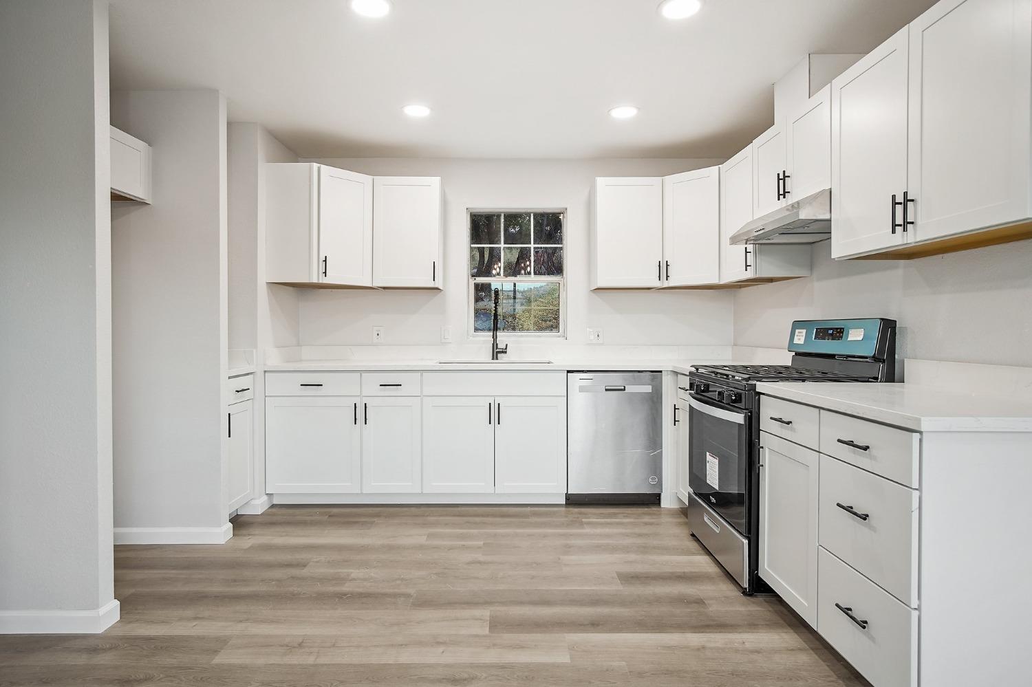 Detail Gallery Image 10 of 24 For 20718 Lower Hillview Dr, Sonora,  CA 95370 - 2 Beds | 2 Baths
