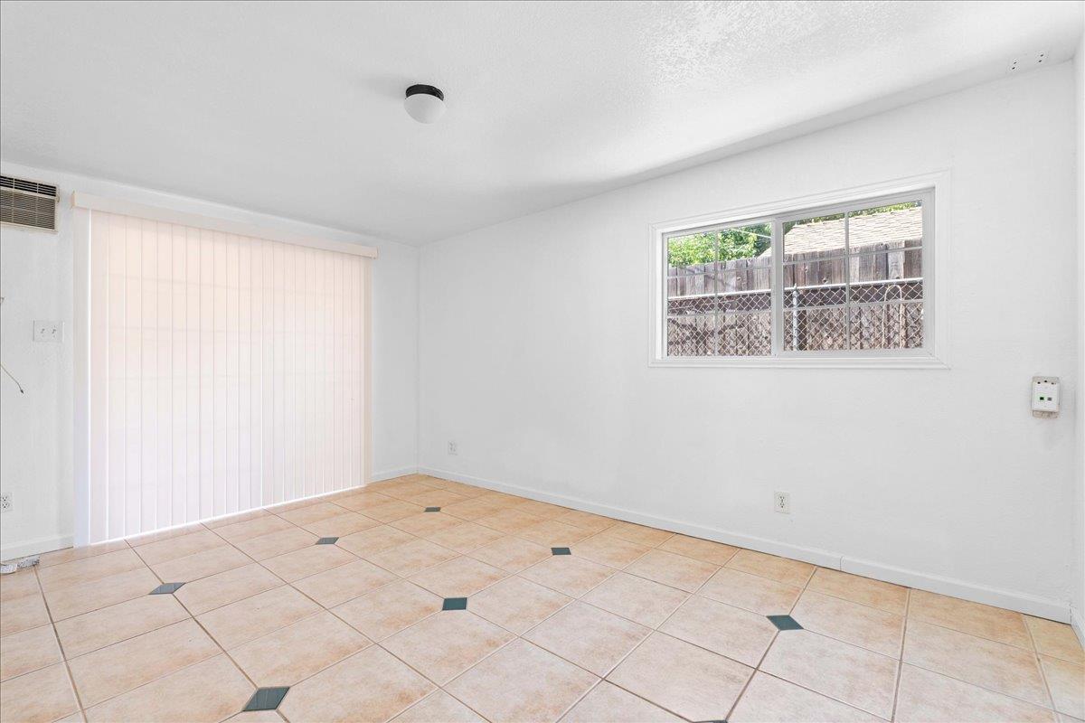 Detail Gallery Image 26 of 31 For 2117 Violet, Sacramento,  CA 95825 - 8 Beds | 4 Baths