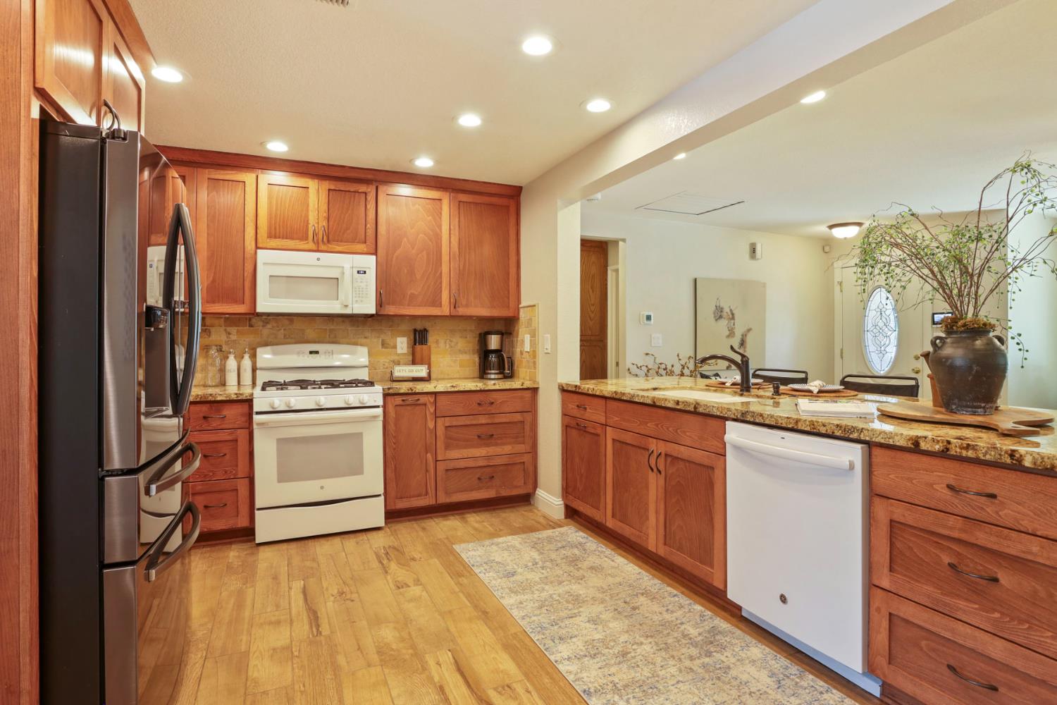 Detail Gallery Image 14 of 56 For 236 Emerson Ave, Modesto,  CA 95350 - 3 Beds | 1/1 Baths
