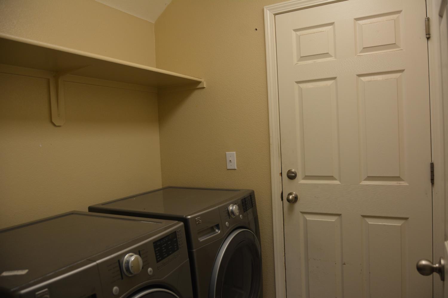 Detail Gallery Image 12 of 29 For 1492 Antioch Ct, Merced,  CA 95348 - 5 Beds | 2/1 Baths