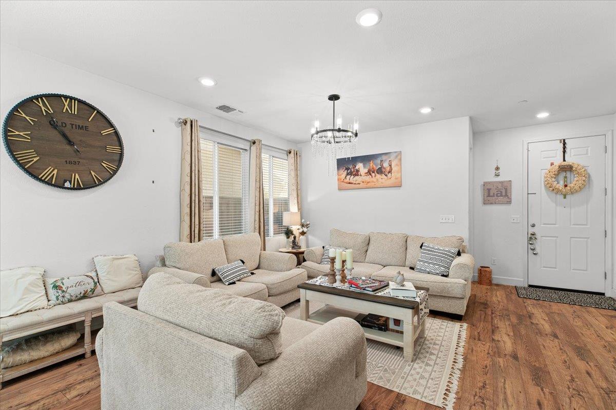 Detail Gallery Image 11 of 38 For 5753 Cornerstone Dr, Riverbank,  CA 95367 - 3 Beds | 2/1 Baths