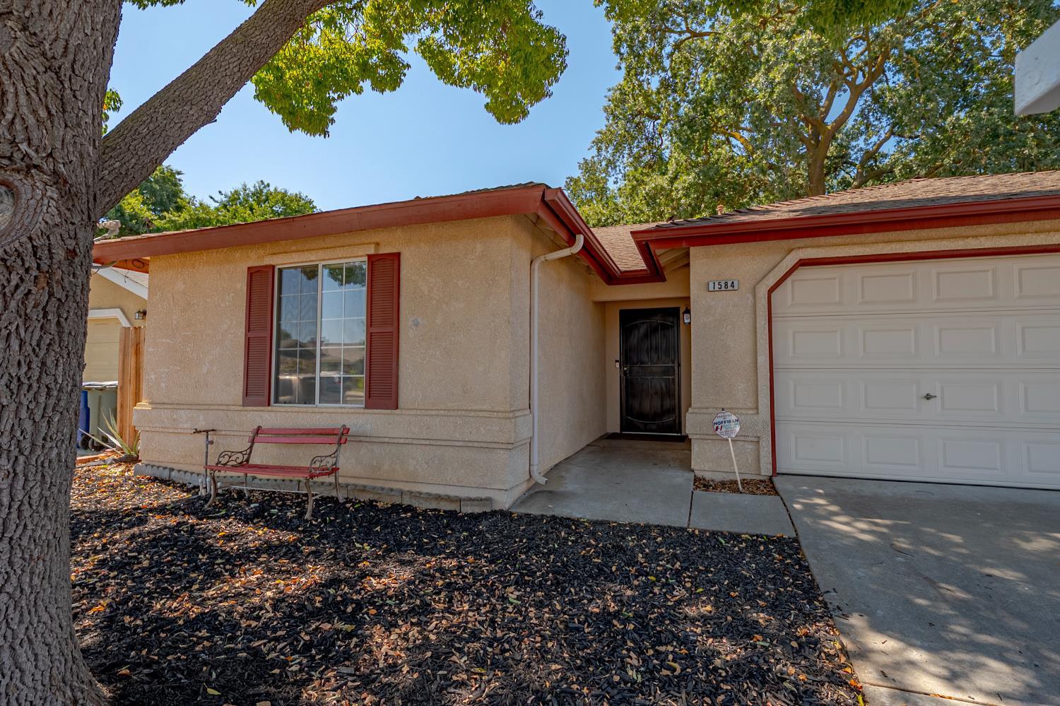 Detail Gallery Image 2 of 36 For 1584 Portola Way, Merced,  CA 95348 - 3 Beds | 2 Baths