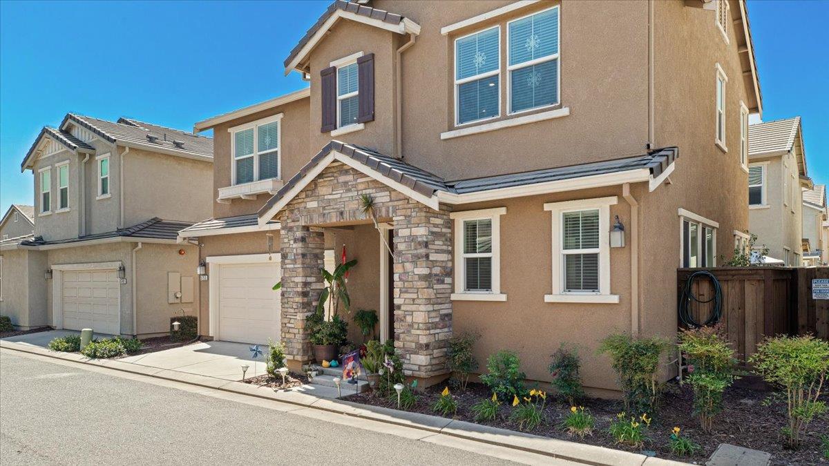 Detail Gallery Image 3 of 38 For 5753 Cornerstone Dr, Riverbank,  CA 95367 - 3 Beds | 2/1 Baths