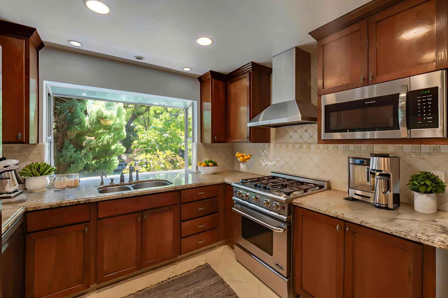 Detail Gallery Image 6 of 64 For 5352 Wedge Cir, Fair Oaks,  CA 95628 - 3 Beds | 2 Baths