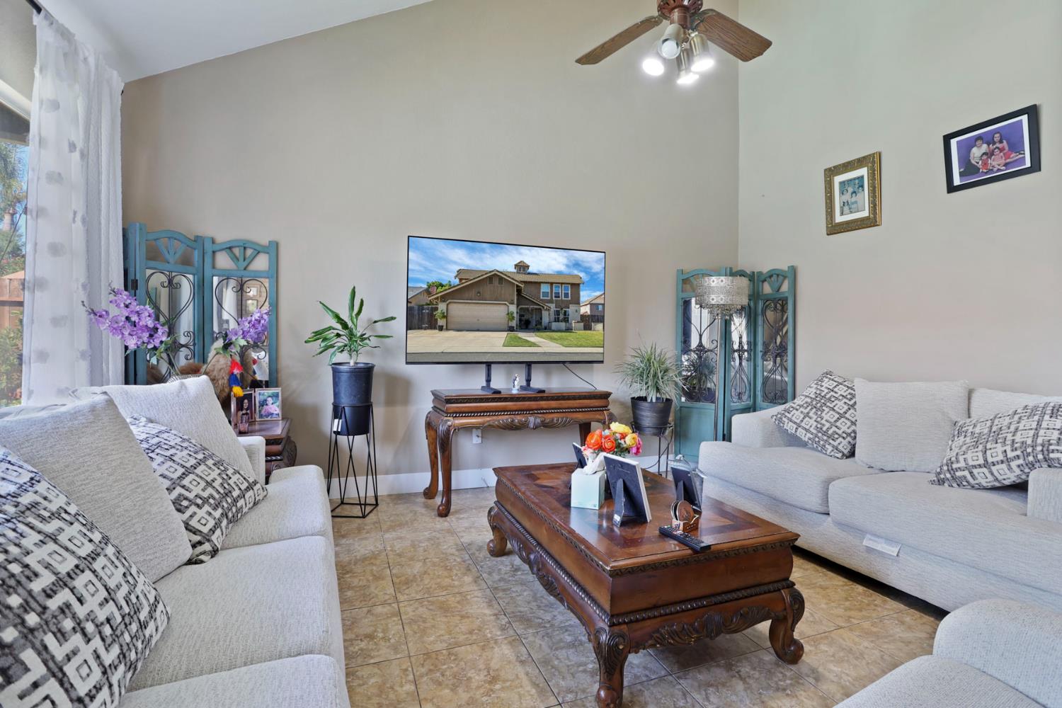 Detail Gallery Image 10 of 47 For 2300 Senimi Cir, Ceres,  CA 95307 - 4 Beds | 3 Baths