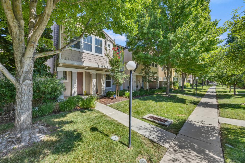Detail Gallery Image 4 of 48 For 2582 Aimonetti Ave, Sacramento,  CA 95833 - 3 Beds | 2/1 Baths
