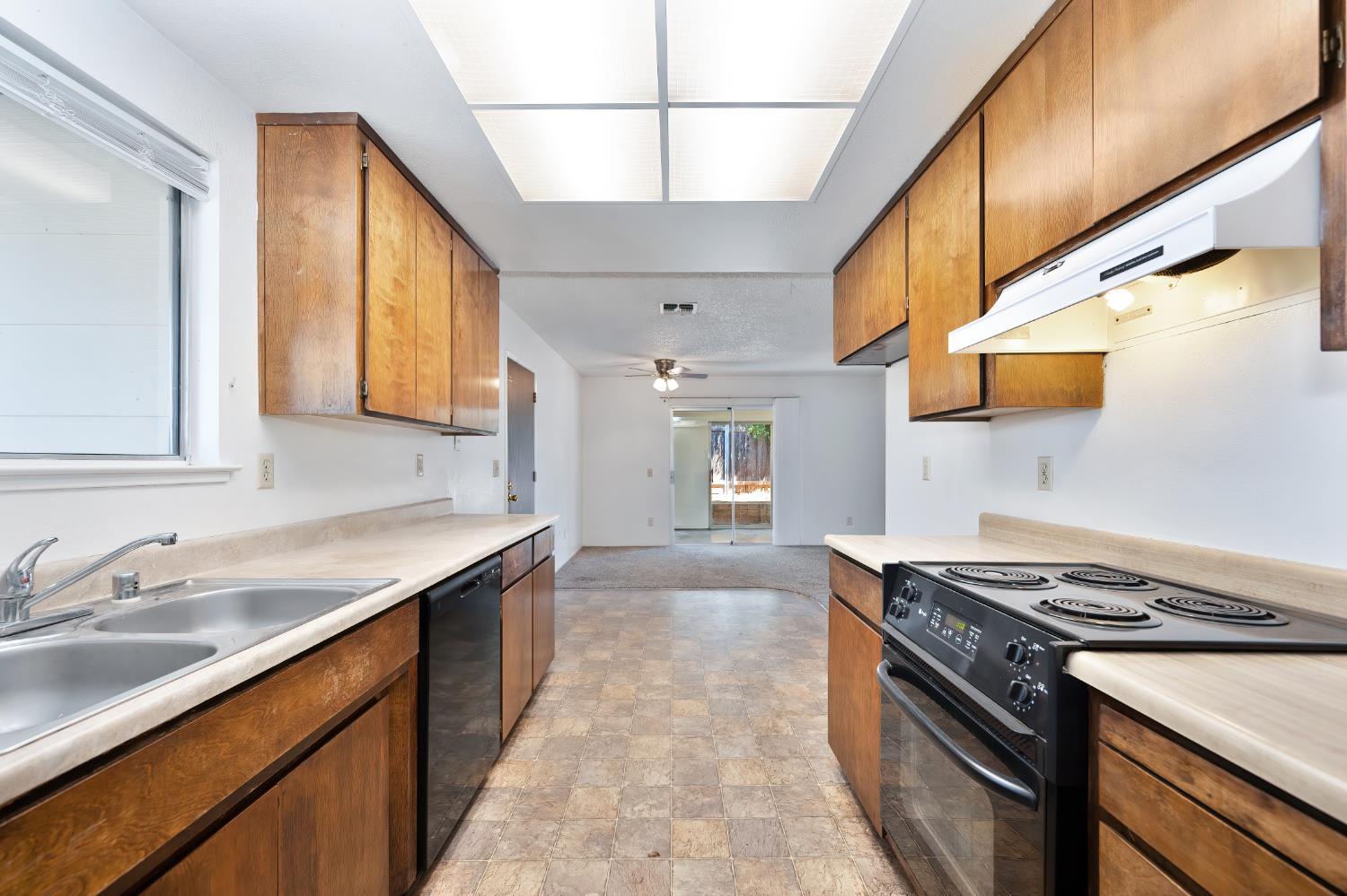 Detail Gallery Image 9 of 41 For 104 Briarcliff Ct, Folsom,  CA 95630 - 3 Beds | 2 Baths