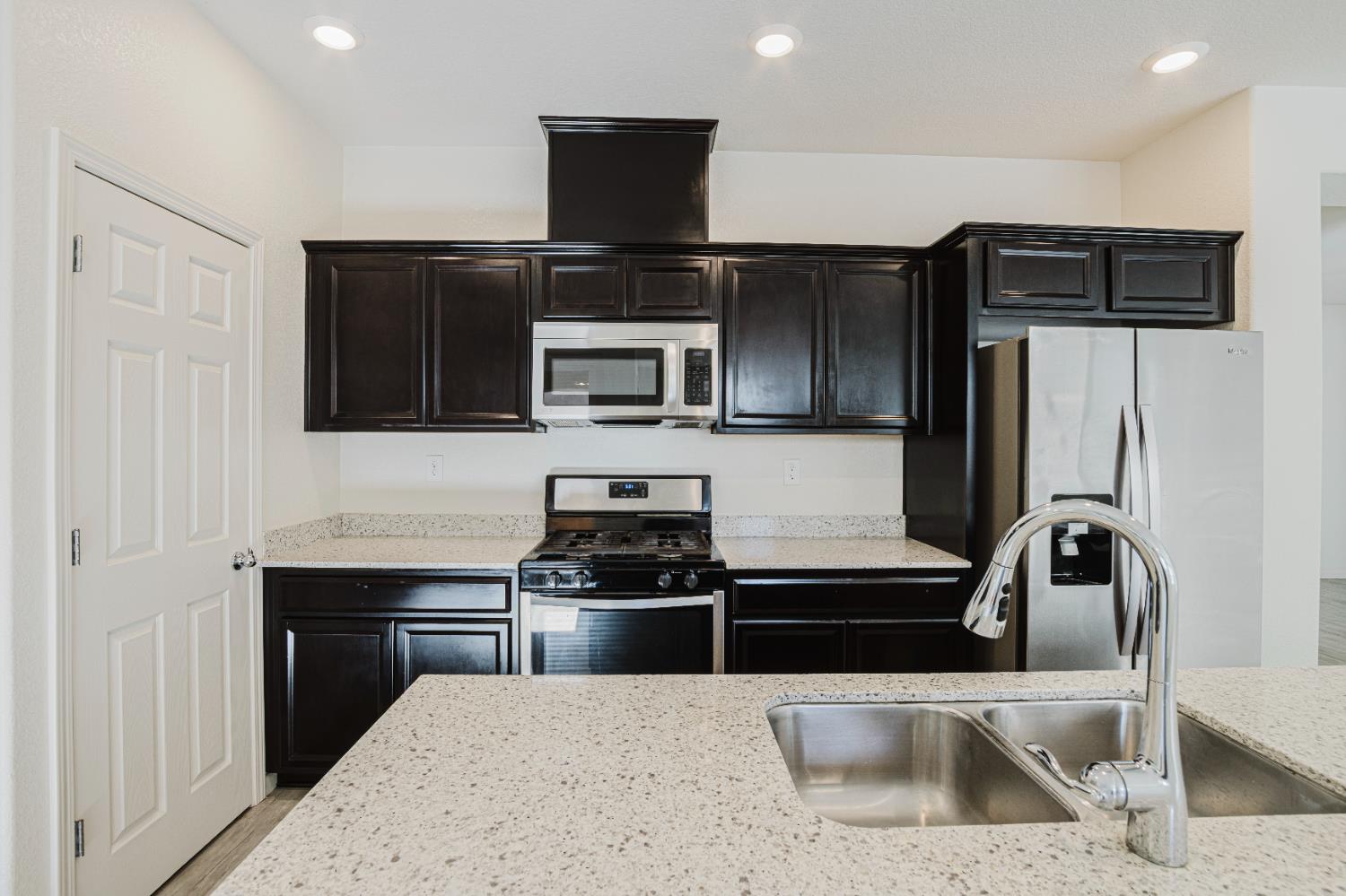 Detail Gallery Image 13 of 53 For 5231 Morning Bird Way, Sacramento,  CA 95835 - 5 Beds | 3 Baths