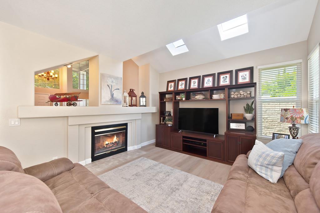 Detail Gallery Image 9 of 31 For 4530 Winter Oak Way, Antelope,  CA 95843 - 3 Beds | 2/1 Baths