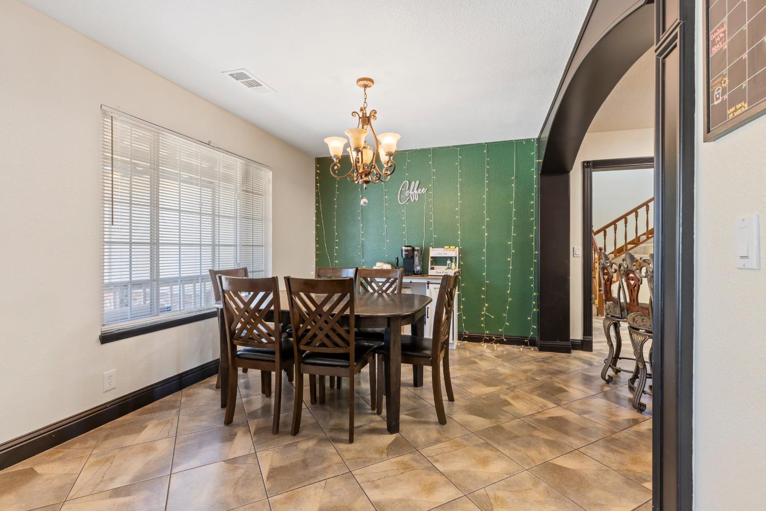 Detail Gallery Image 12 of 36 For 1846 Waring Way, Modesto,  CA 95350 - 5 Beds | 3 Baths