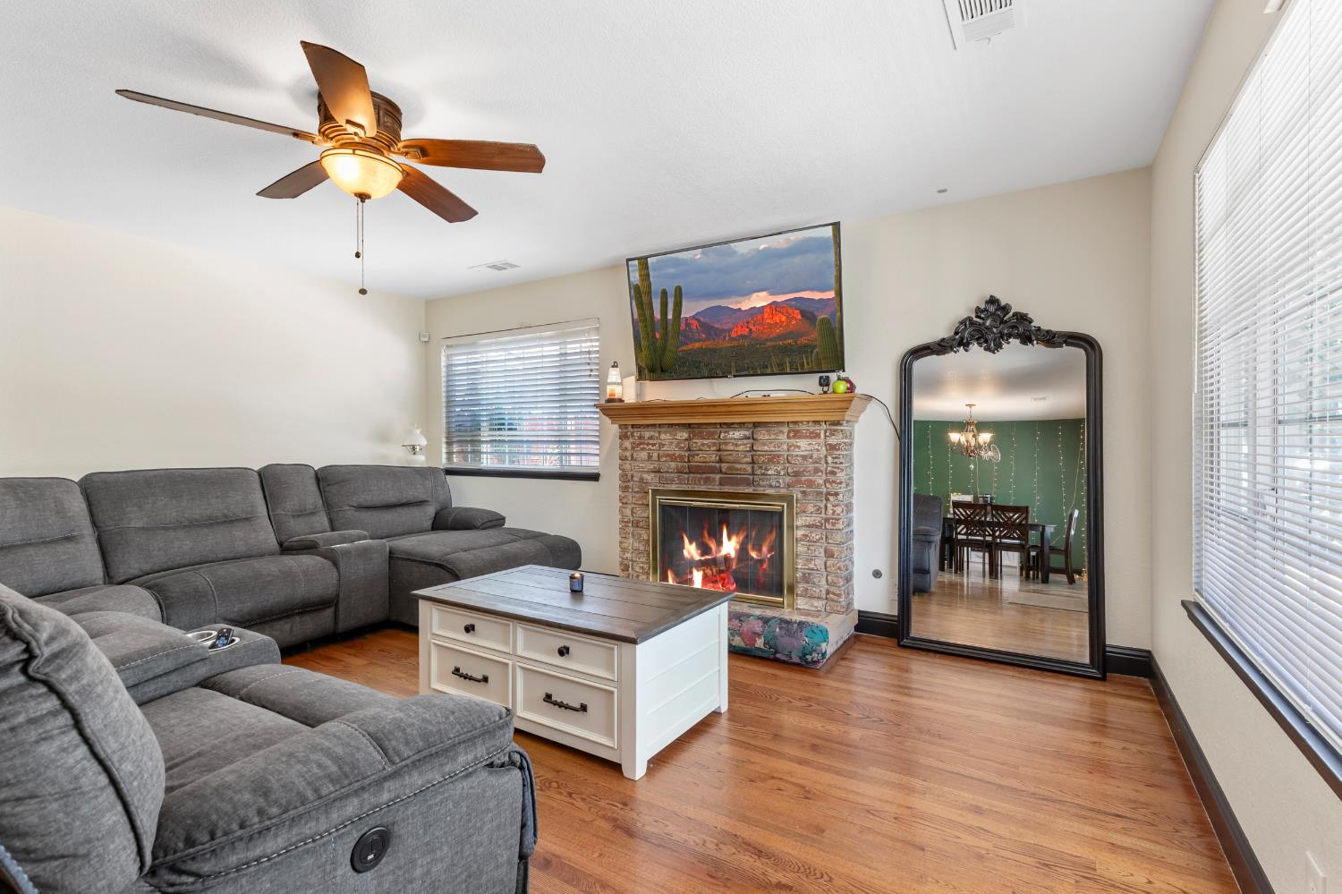 Detail Gallery Image 5 of 36 For 1846 Waring Way, Modesto,  CA 95350 - 5 Beds | 3 Baths